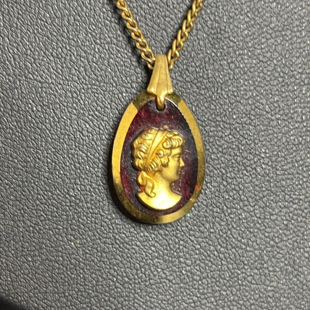 Vintage Red Glass Cameo Elegant Gold Tone Pendant Dainty Necklace